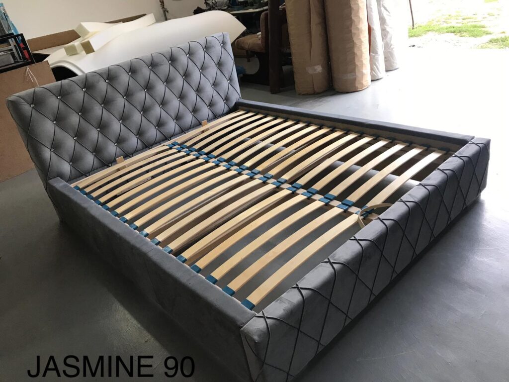 Realizacja : Łóżko sypialniane B4, tkanina: Jasmine 90